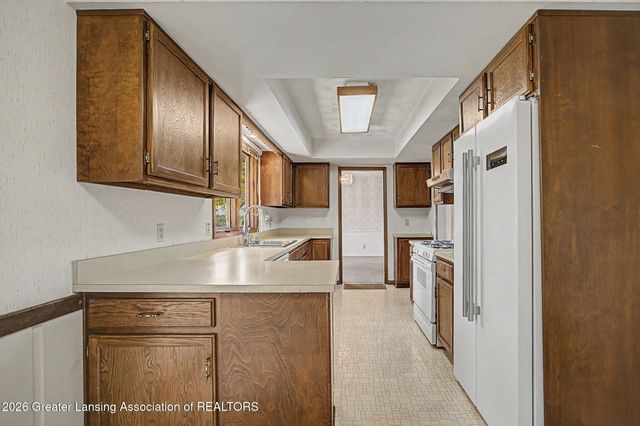 1921 Briarwood Drive, Lansing, MI 48917