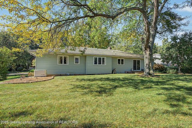 1921 Briarwood Drive, Lansing, MI 48917