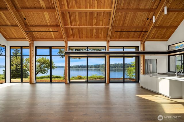 15137 Henderson Road, Bainbridge Island, WA 98110