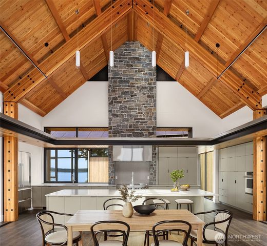 15137 Henderson Road, Bainbridge Island, WA 98110