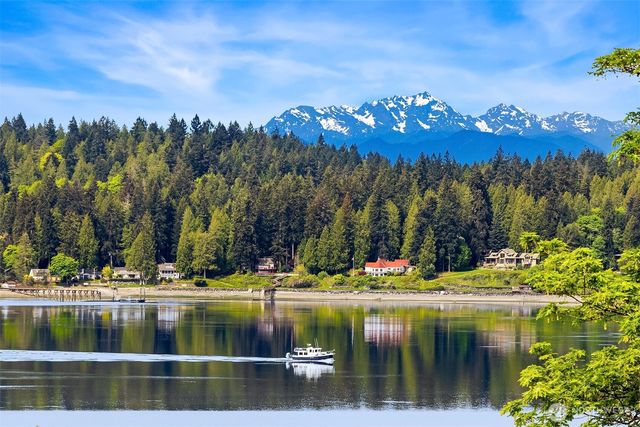 15137 Henderson Road, Bainbridge Island, WA 98110