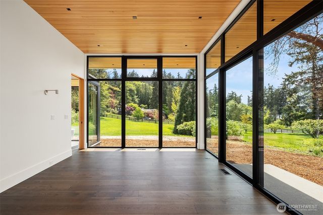15137 Henderson Road, Bainbridge Island, WA 98110
