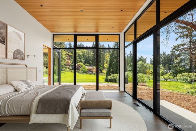 15137 Henderson Road, Bainbridge Island, WA 98110