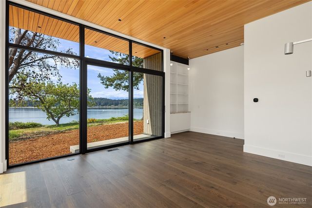 15137 Henderson Road, Bainbridge Island, WA 98110