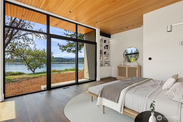 15137 Henderson Road, Bainbridge Island, WA 98110