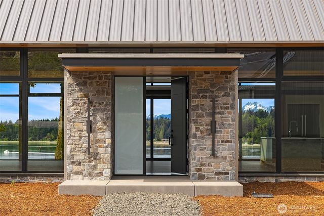 15137 Henderson Road, Bainbridge Island, WA 98110