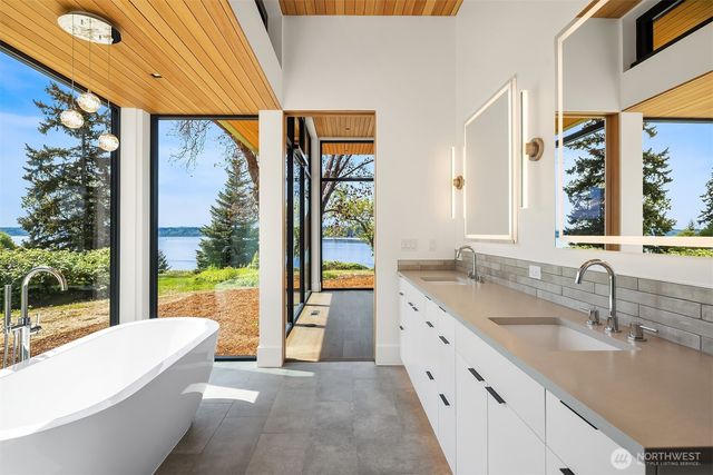 15137 Henderson Road, Bainbridge Island, WA 98110
