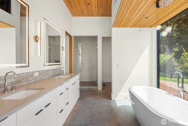 15137 Henderson Road, Bainbridge Island, WA 98110