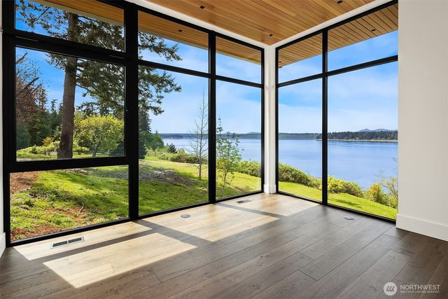15137 Henderson Road, Bainbridge Island, WA 98110
