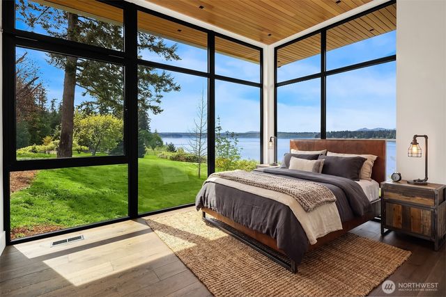 15137 Henderson Road, Bainbridge Island, WA 98110