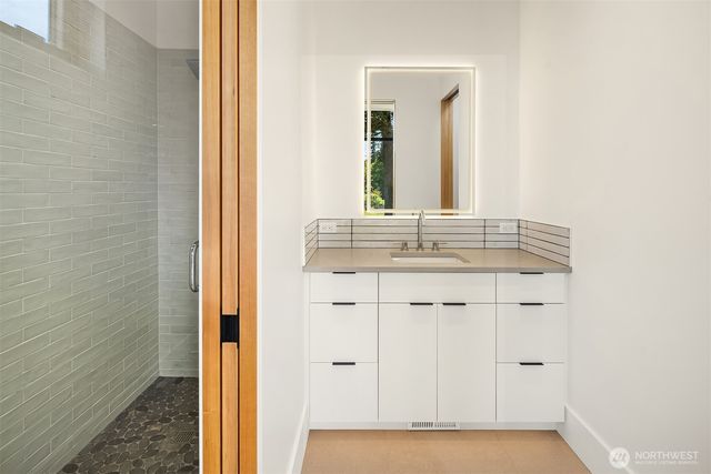 15137 Henderson Road, Bainbridge Island, WA 98110