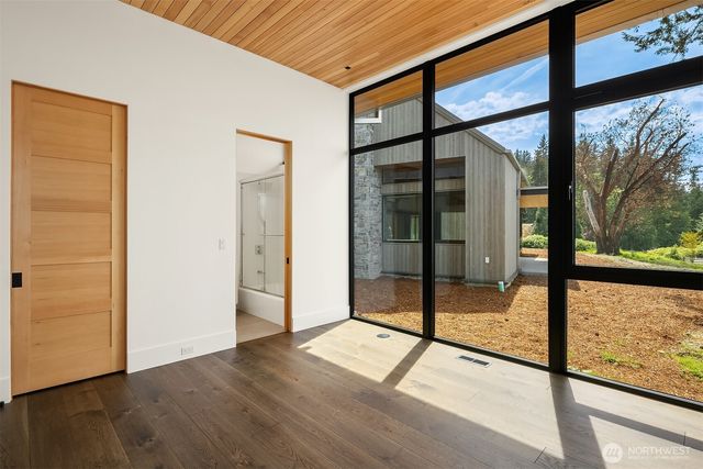 15137 Henderson Road, Bainbridge Island, WA 98110