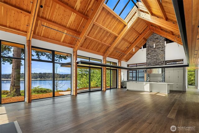 15137 Henderson Road, Bainbridge Island, WA 98110