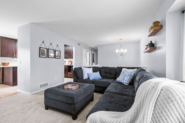 8690 Chanhassen Hills Drive N, Chanhassen, MN 55317