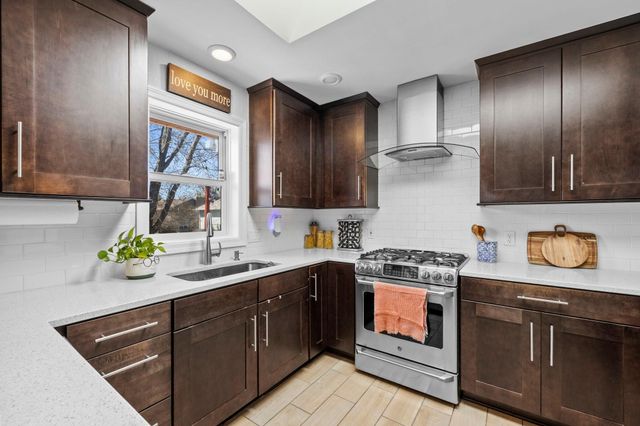 8690 Chanhassen Hills Drive N, Chanhassen, MN 55317