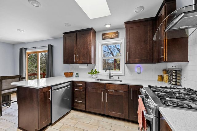 8690 Chanhassen Hills Drive N, Chanhassen, MN 55317