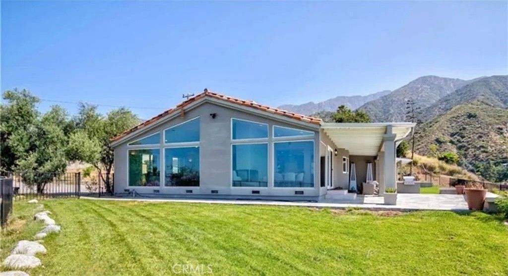 Image 10 of property listing at 2966 Zane Grey, Altadena, CA 91001