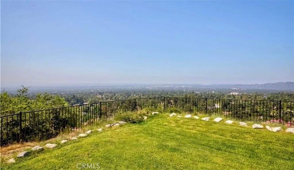 Image 11 of property listing at 2966 Zane Grey, Altadena, CA 91001