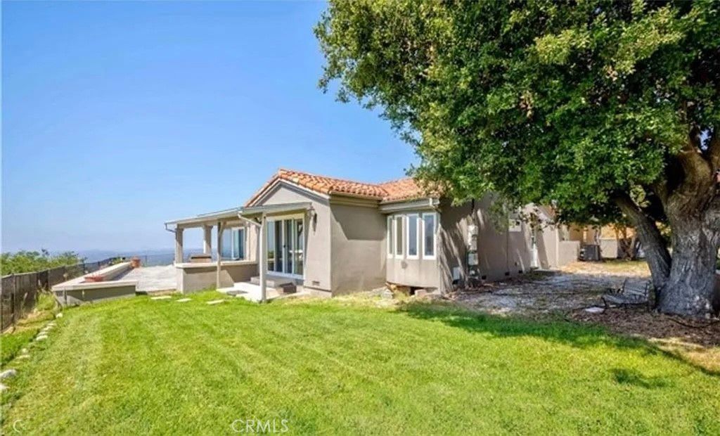 Image 14 of property listing at 2966 Zane Grey, Altadena, CA 91001