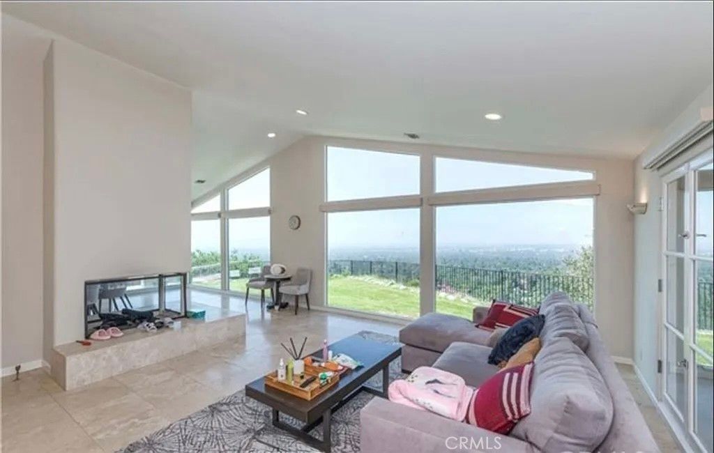 Image 3 of property listing at 2966 Zane Grey, Altadena, CA 91001