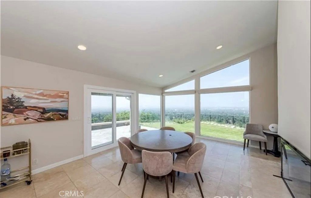 Image 4 of property listing at 2966 Zane Grey, Altadena, CA 91001