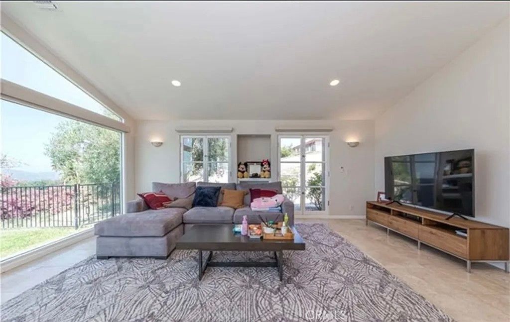 Image 5 of property listing at 2966 Zane Grey, Altadena, CA 91001