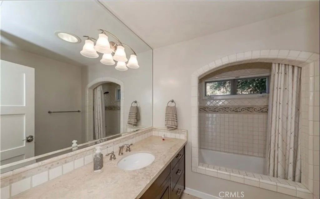 Image 8 of property listing at 2966 Zane Grey, Altadena, CA 91001