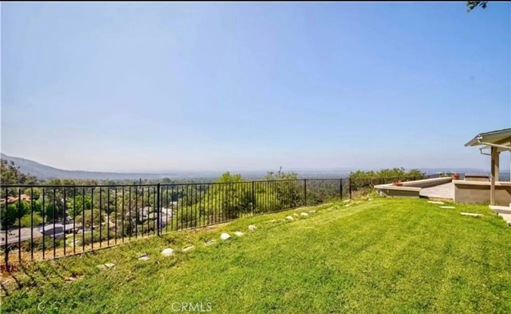 Image 9 of property listing at 2966 Zane Grey, Altadena, CA 91001