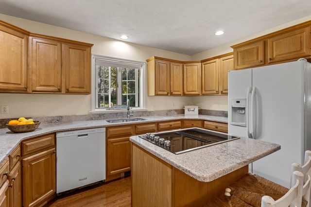 39 Spinnaker Lane, Pocasset, MA 02559