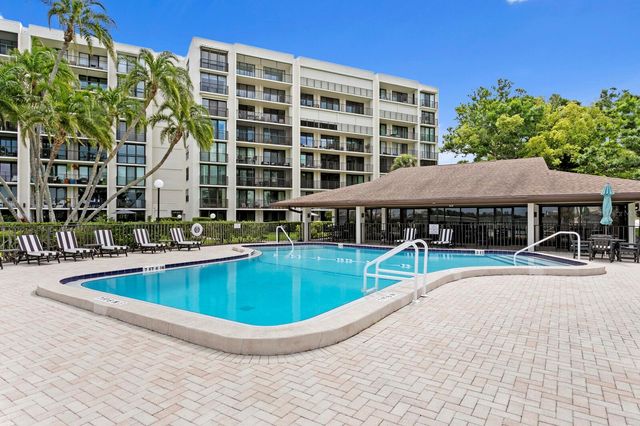 100 OAKMONT 105, Belleair, FL 33756