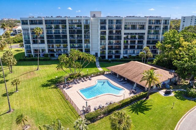 100 OAKMONT 105, Belleair, FL 33756