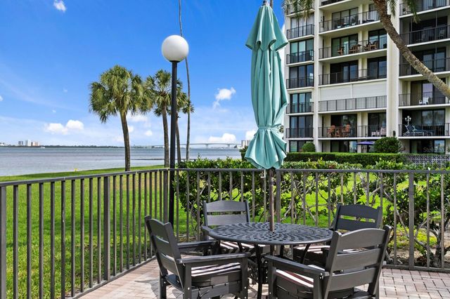 100 OAKMONT 105, Belleair, FL 33756