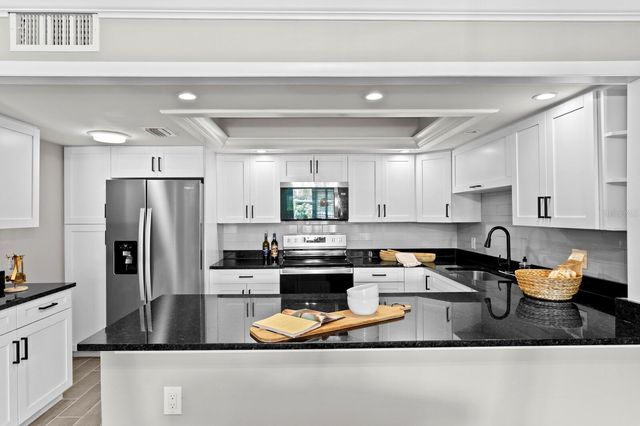 100 OAKMONT 105, Belleair, FL 33756