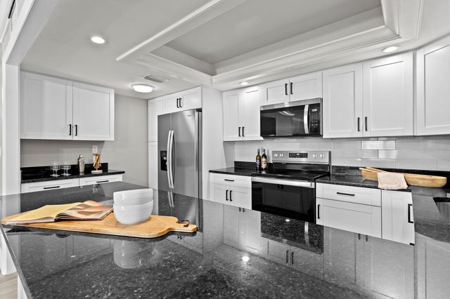100 OAKMONT 105, Belleair, FL 33756