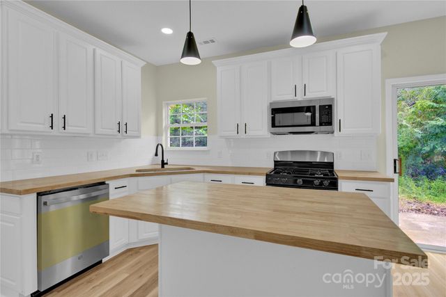 12016 Gemstone Court, Charlotte, NC 28269