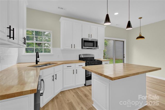 12016 Gemstone Court, Charlotte, NC 28269