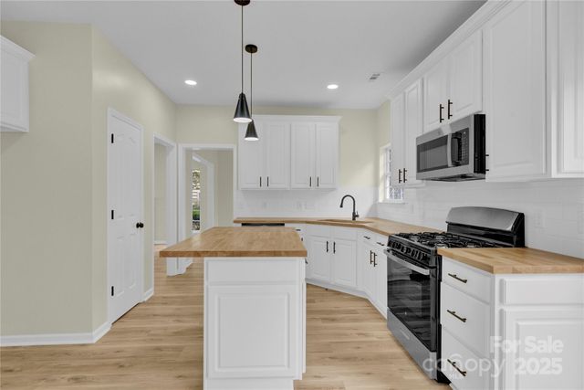 12016 Gemstone Court, Charlotte, NC 28269