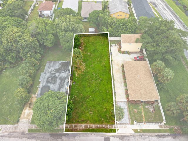 1120 9TH Street, West Palm Beach, FL 33401