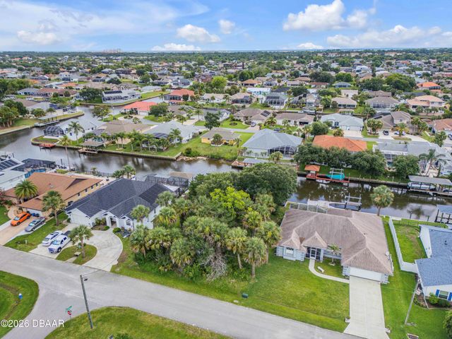9 N Christopher Court, Palm Coast, FL 32137