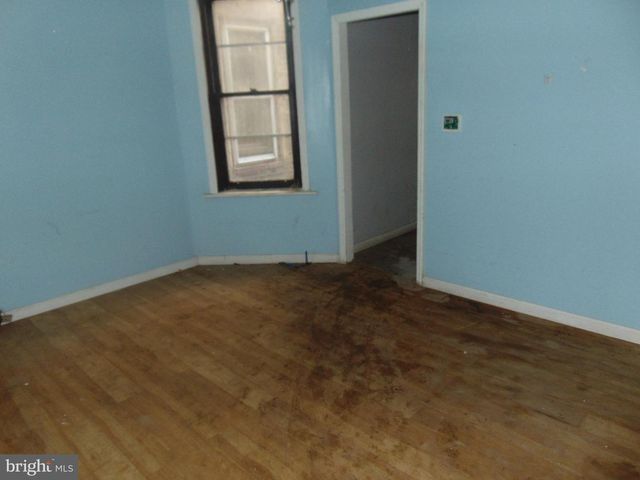 902 N 7TH ST, Camden, NJ 08102