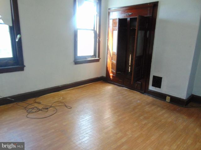 902 N 7TH ST, Camden, NJ 08102