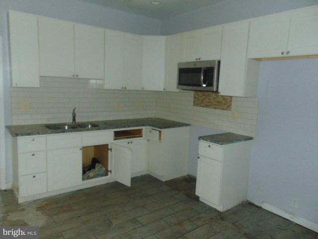 902 N 7TH ST, Camden, NJ 08102