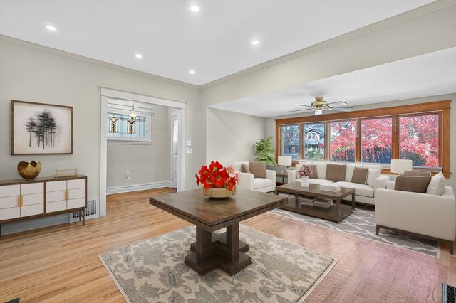 5213 W Warner Avenue, Chicago, IL 60641