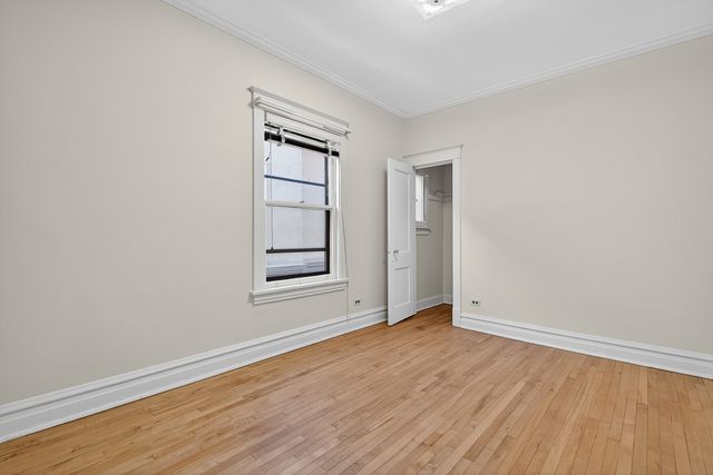 5213 W Warner Avenue, Chicago, IL 60641