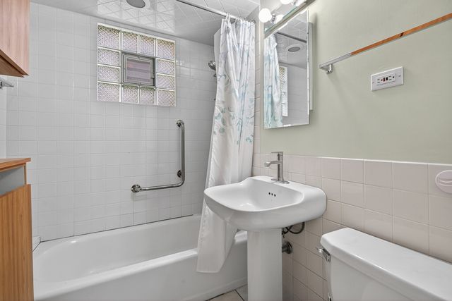 5213 W Warner Avenue, Chicago, IL 60641