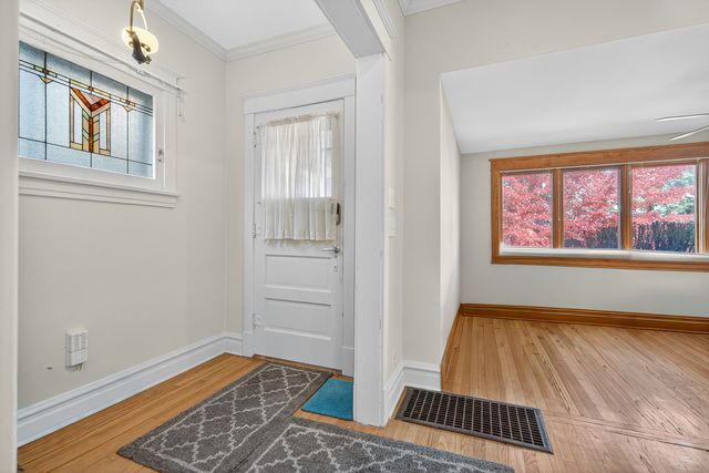 5213 W Warner Avenue, Chicago, IL 60641