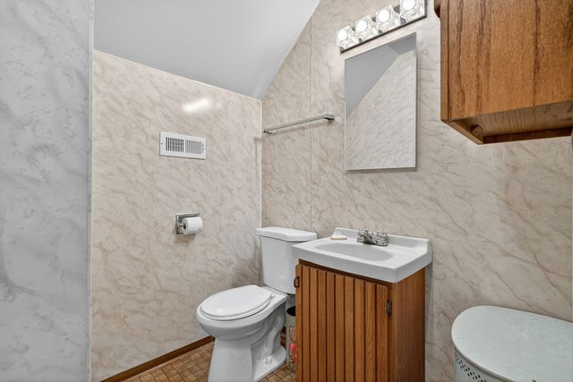 5213 W Warner Avenue, Chicago, IL 60641