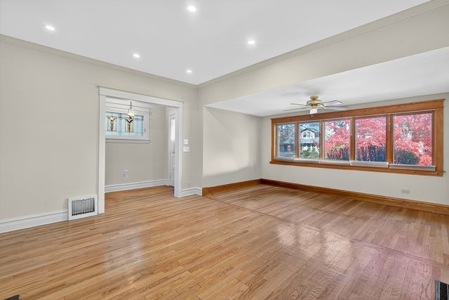 5213 W Warner Avenue, Chicago, IL 60641