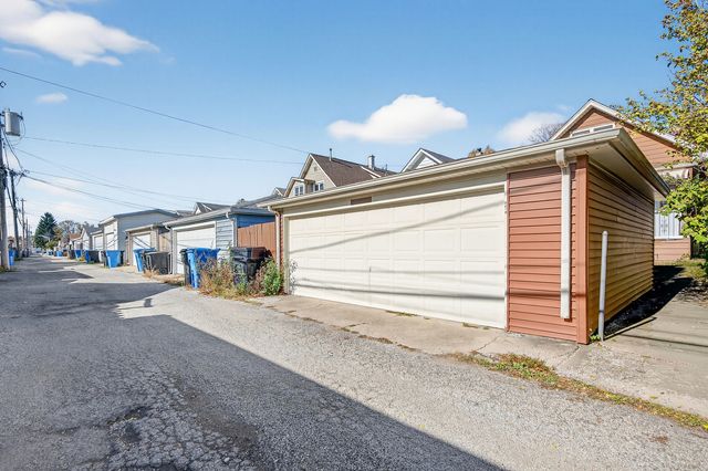 5213 W Warner Avenue, Chicago, IL 60641