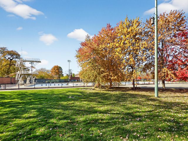 5213 W Warner Avenue, Chicago, IL 60641